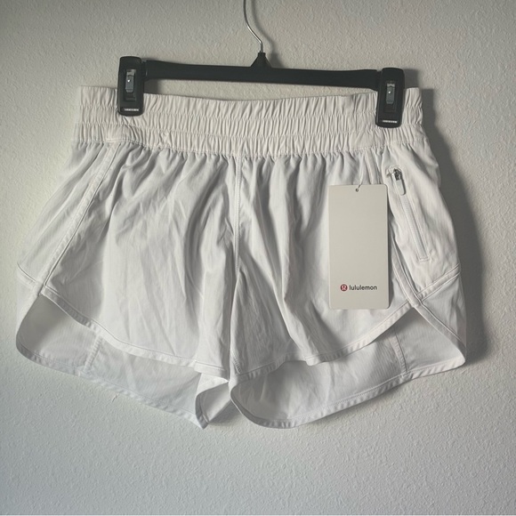 lululemon athletica Women's Tracker Low Rise White Shorts lined NWT - Picture 1 of 6